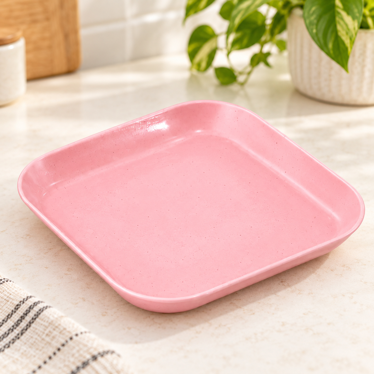 Plato cuadrado multiusos · 13.5 × 14 cm — Rosa — SKU 54127