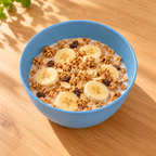 Bowl de 700 ml azul — Vista de uso; alimentos y accesorios de ambientación no incluidos