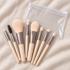 Set de 8 brochas beige con estuche — vista de uso y detalle