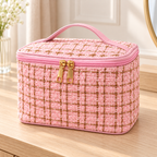 Cosmetiquera Elegante con Asa Rosa en ambiente de hogar — Vendalia